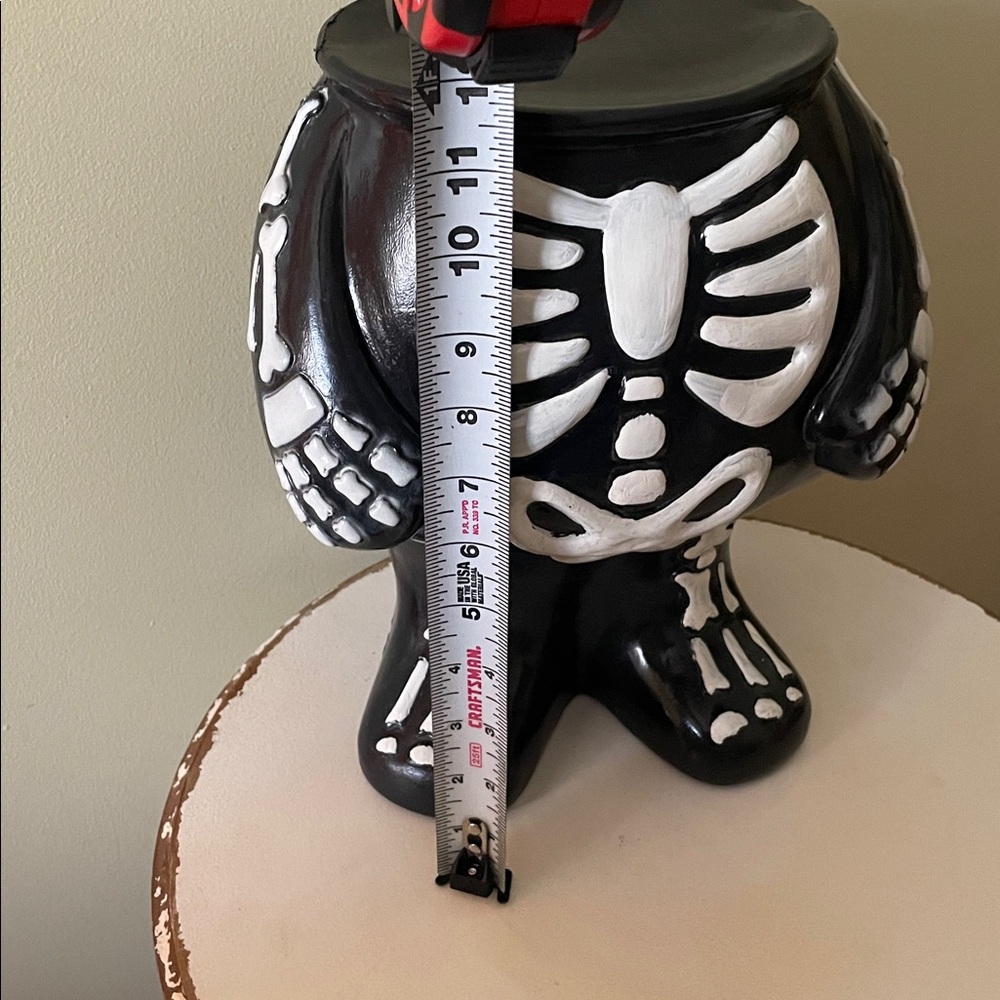 Black and White Skeleton Stand